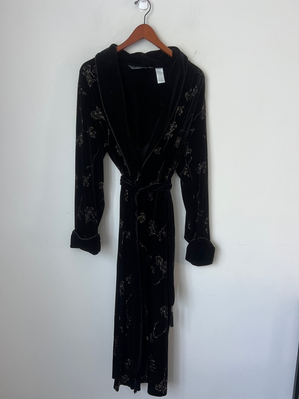 Vintage Jasmine Rose Black Velvet Floral Robe Medium Grannycore Cottagecore Luxe